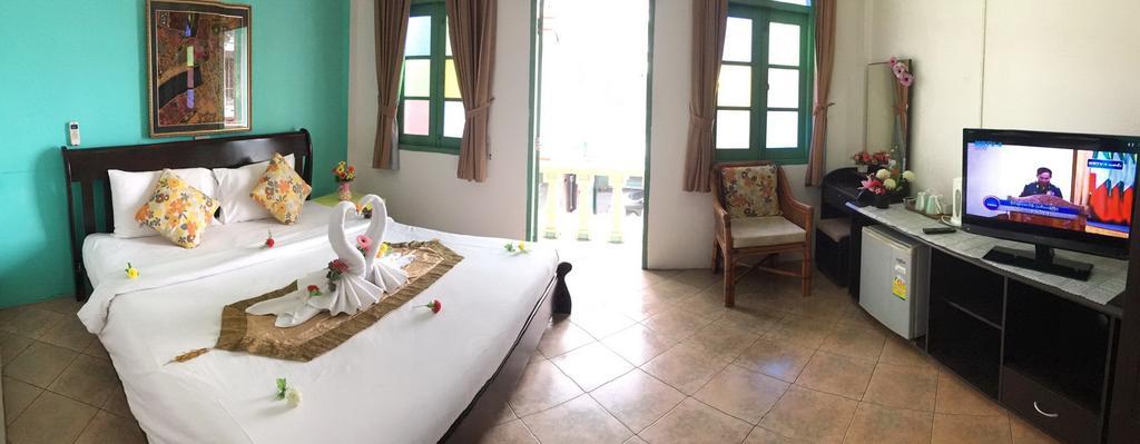 Goldsea Beach Patong Exterior photo
