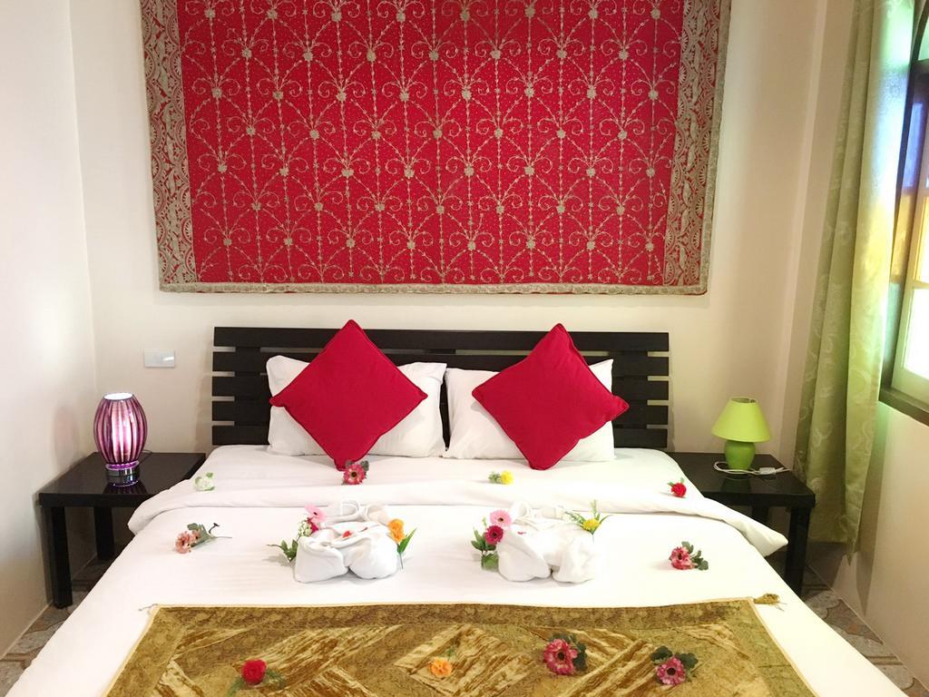 Goldsea Beach Patong Exterior photo