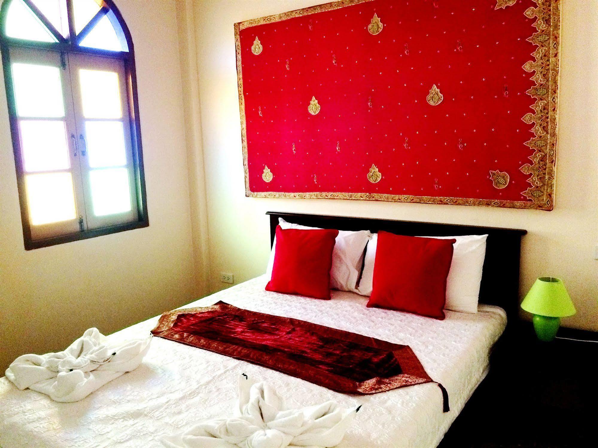 Goldsea Beach Patong Exterior photo